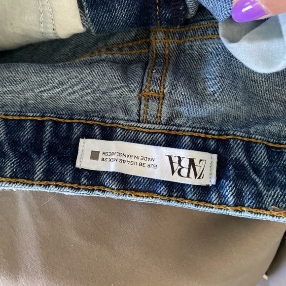 ZARA size 6 button fly Denim Shorts - Picture 3 of 5